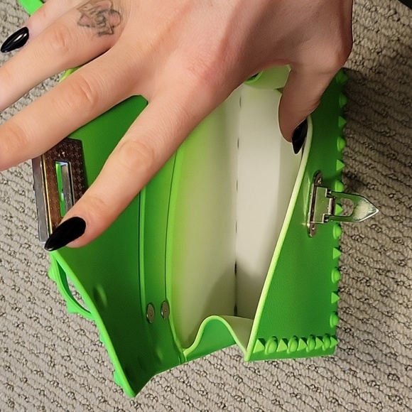 Neon green studded crossbody purse - Picture 4 of 4